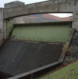 Detail of automatic drum gate and spillway from NNE during maintenance checks