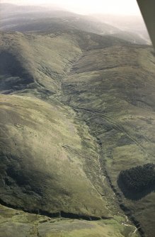 Oblique aerial view of Ewes Doors centred on the remains of hollow-ways, an old road, a possible Roman road, and a possible Roman watch tower, taken from the NNE.