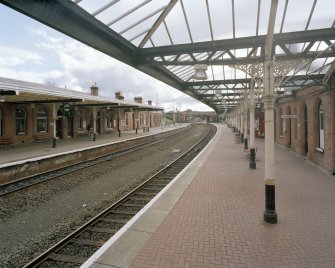 Dumfries, Railway Station
View of Platform 2 (left) and Platform 1 (right) from NW