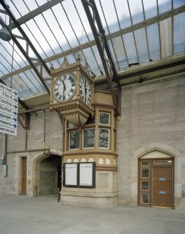 Perth, Leonard Street, General Station
Platform 7:  detailed view of ornate station clock, situated on west facade of main offices, between platforms 8 & 9 (to north) and 5 & 6 (to south)