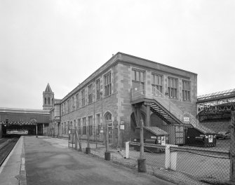 Perth, Leonard Street, General Station
Platform 4: view from north showing north end of Station offices