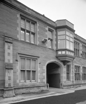 Perth, Leonard Street, General Station
Platform 4: detailed view from south east of east side of main Station offices, including arched entrance to passageway leading through to Platform 9