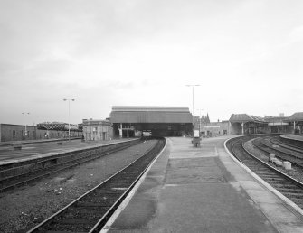 Perth, Leonard Street, General Station
Platforms 2 & 3: view from south showing south side of station, and bi-furcation of lines, Platform 3 (left) going north to Inverness, and Platform 2 (right) serving trains to Dundee and Aberdeen