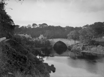 View of Brig O' Balgownie bridge, Aberdeen.

