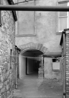 View of close at rear of Spread Eagle Hotel, 20 High Street, Jedburgh.