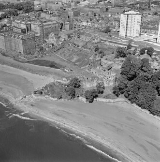 Oblique aerial view centred on Ravenscraig Castle, Kirkcaldy, showing Pathhead tower block and Ravenscraig Maltings from east.