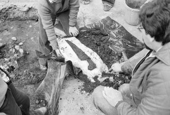 Lifting weaving sword.