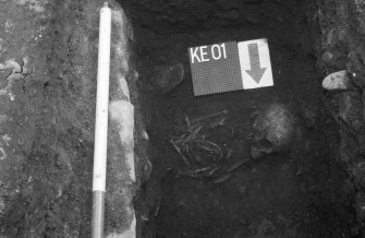 Excavation photograph : skeleton in R looking south.