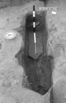 Newhall Point excavation archive
Frame 6: Area B: 'double-decker' burial. Grave cut 005; stone slab 071.
