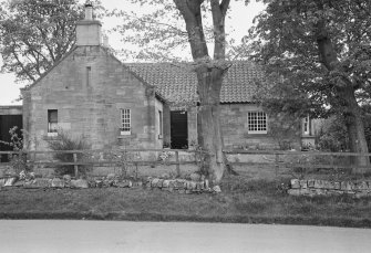 View of rear of 4 Main Street, Carrington, from south.