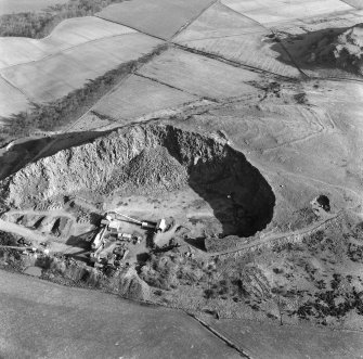 Oblique aerial view centred on the remains of Kaimes Hill fort.