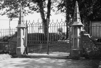 View of entrance gate to New Parish Church, Muthill.
