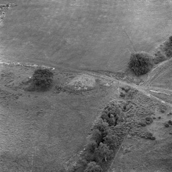 Oblique aerial view centred on Red Burn chambered cairn.
