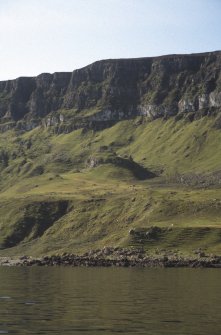 Eigg, Corragan Mor, Fort. View of fort from NE.
