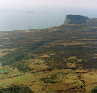 General oblique aerial view looking across Sandavore farmsteading towards An Sgurr fort, taken from the ENE.