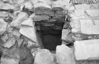 Craignethan Castle
Excavations 1984
Frame 19 - Latrine chute in north wall of basement - from north
