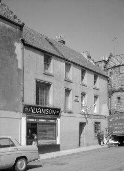 General view of 25-27 High Street, Pittenweem.
