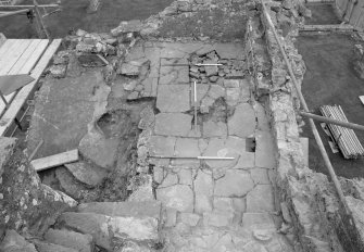 Kinloss Abbey
Excavation, July 1995
Film 1
Frame 6 - North apartment - from south
