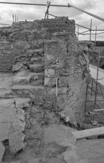 Kinloss Abbey
Excavation, July 1995
Film 1
Frame 13 - Steps linking north and south apartments - from north
