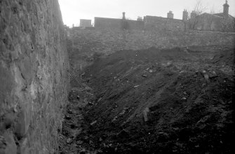 Excavation photograph : trench H - location, slope of ground, looking south.