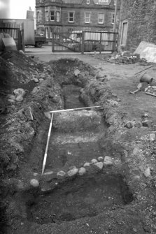 Excavation photograph : stones and High Street, looking west.