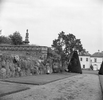 General view of house and terrace.