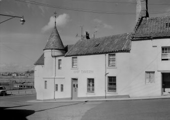 View of the Ship Tavern, 1 Haddfoot Wynd, Anstruther Easter, from E.