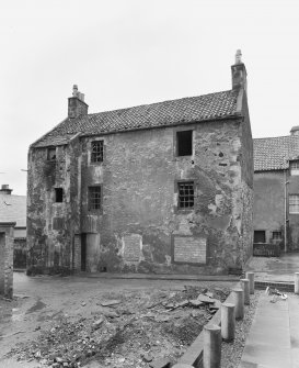 View of 21 Fitzroy Street, Dysart, from N.