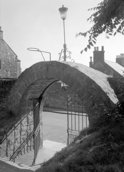 View of gateway to churchyard, St Adrian's Parish Church, Anstruther Easter.