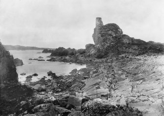 Dunyvaig Castle, Lagavulin Bay, Islay.
View from East.