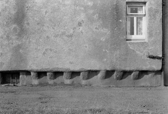 View of Bay House, 1 Panha', Dysart, showing detail of corbels on S facade.