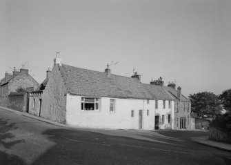 General view of 2-10 West Port (even numbers) and 2 Townhead, Dysart, from W.