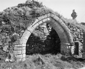 Large arch in south wall of north burial aisle; south doorway