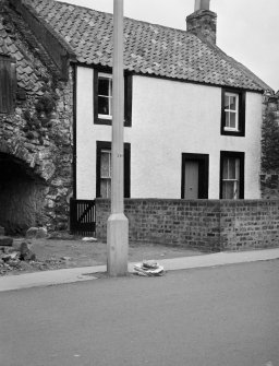 View of 27 St Martin's Gate, Haddington, from N, and part of 16-20.