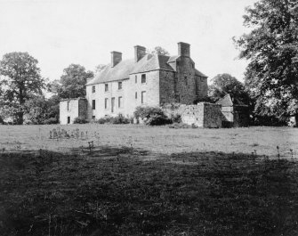 Brucefield
Photographic view of rear before restoration
