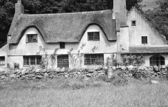 General view of Kirkton cottages, Fortingall.