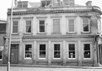 View of main entrance of Clydesdale Bank.