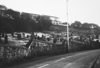 View of graveyard to E of Church Wynd.