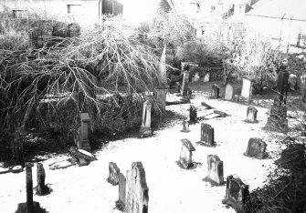 View of graveyard to W of Church Wynd.