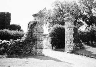 General view of gate piers.