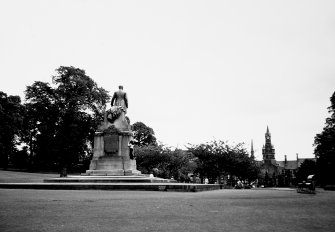General view of statue with gates in background