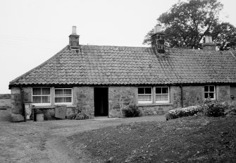 Front elevation of one of the end cottages