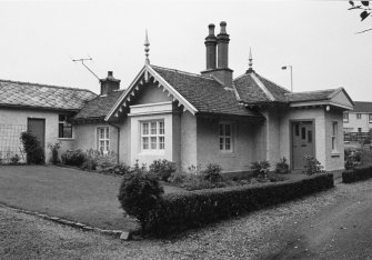 Aberdeen, Balgownie Lodge, East Gatehouse.
General view.