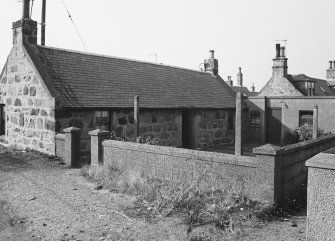 General view of 9 Main Street.