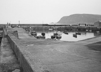 General view of the harbour.