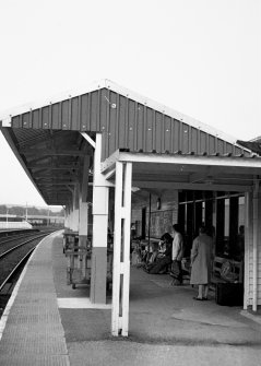 General view of canopy over waiting area on platform.
