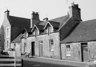 View from south west of 3-7 Davidson's Lane, with gable end of 32 Sinclair Street to the
left of the photograph