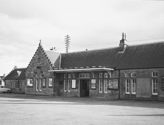Nairn, Nairn Railway Station.
Buildings, footbridge.
General view.