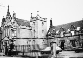 Sheriff Court, Ferry Road.
General view.