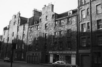 Oblique view of the front facades of No. 118 - 124 seen from the North North West.